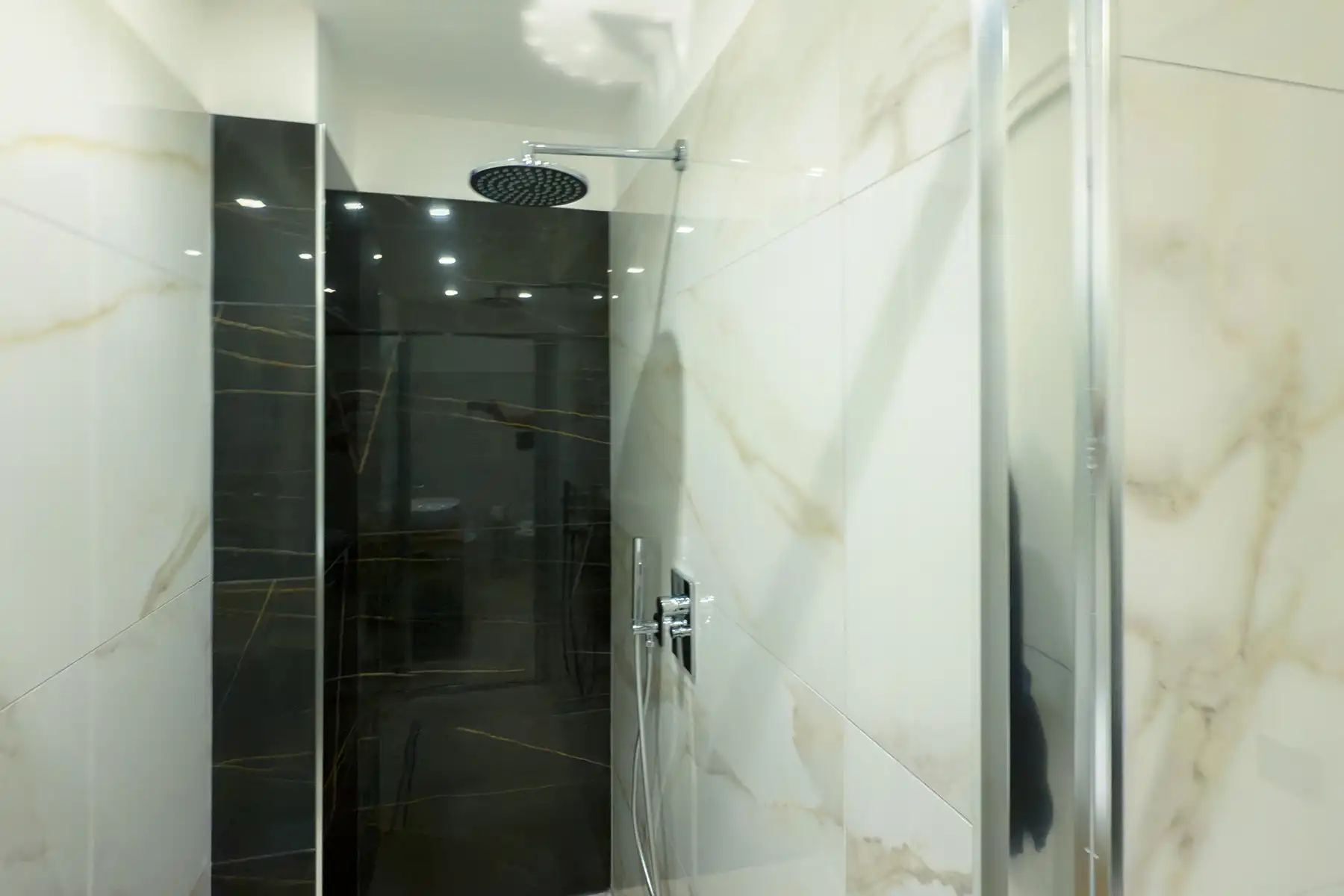 aurabbpachino-camera-luce-bagno-doccia