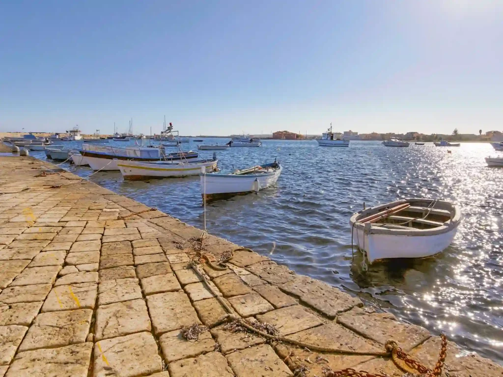 Barche nel borgo marinaro di Marzamemi, vicino al B&B Aura